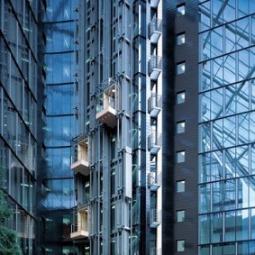 Скоростные лифты (до 8 м/с).