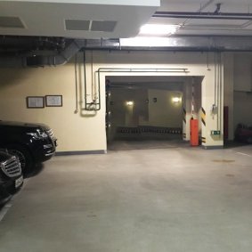 Подземный паркинг на 1 200 мест (включая VIP-зоны)