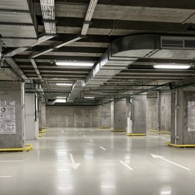 Подземный паркинг (60 мест)