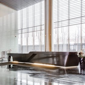 Панорамные окна с естественным освещением