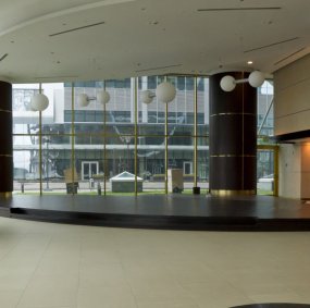 Панорамное остекление с видами на Москву-реку и город