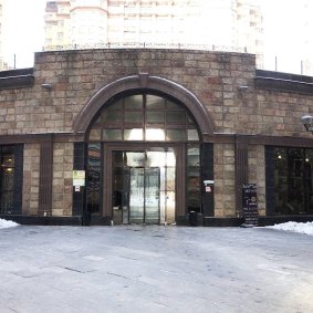 Современный стеклянный фасад