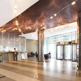 Высота потолков: 3,7–4,5 м