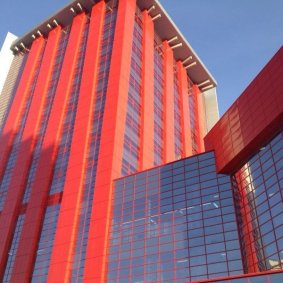 Современный стиль с фасадным остеклением