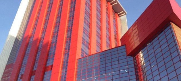 Современный стиль с фасадным остеклением