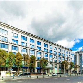 Панорамные окна с естественным освещением